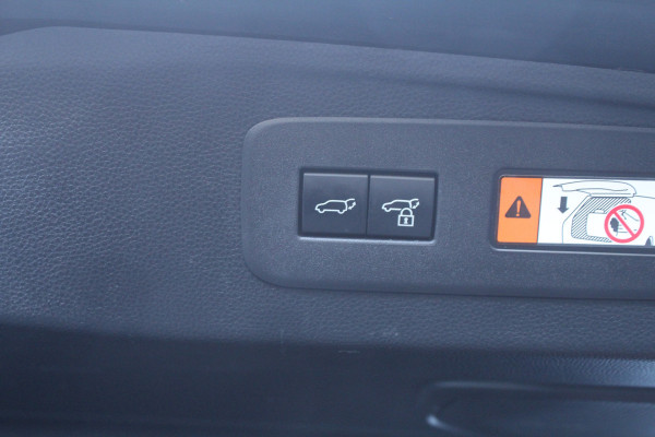 Toyota Land Cruiser 2.8 D-4D 206pk Blind Van Navigator AUTOMAAT DIRECT BESCHIKBAAR Clima Cruise Navi 360 Camera Leder LMV Trekhaak 3500kg