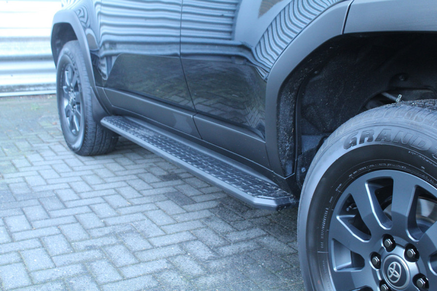 Toyota Land Cruiser 2.8 D-4D 206pk Blind Van Navigator AUTOMAAT DIRECT BESCHIKBAAR Clima Cruise Navi 360 Camera Leder LMV Trekhaak 3500kg