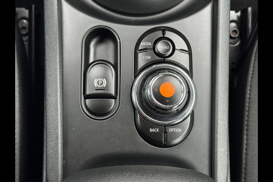 MINI Clubman 1.5 Cooper Salt Lederen sportstoelen Navigatie Cruise Clima Trekhaak
