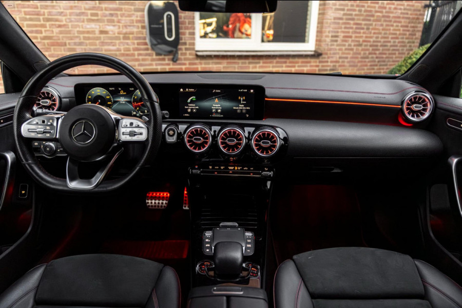 Mercedes-Benz CLA-Klasse 200 163 PK Aut. AMG Night Pakket 360 Camera Pano Sfeerverlichting 18''