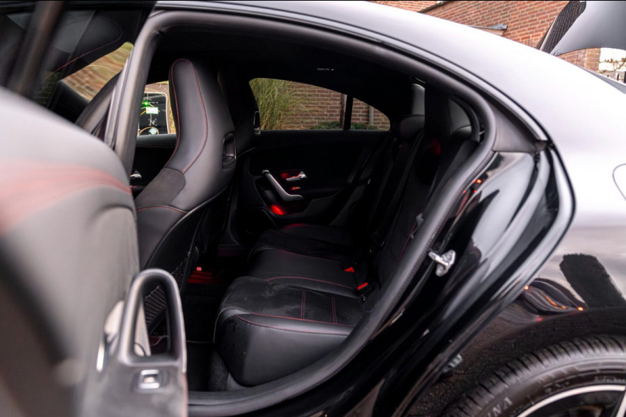 Mercedes-Benz CLA-Klasse 200 163 PK Aut. AMG Night Pakket 360 Camera Pano Sfeerverlichting 18''
