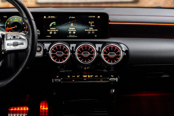 Mercedes-Benz CLA-Klasse 200 163 PK Aut. AMG Night Pakket 360 Camera Pano Sfeerverlichting 18''