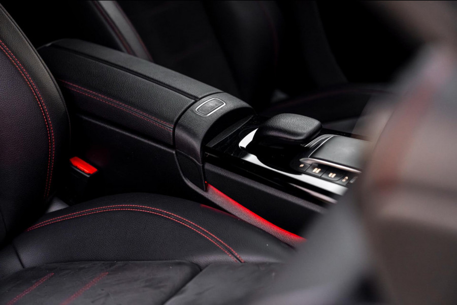 Mercedes-Benz CLA-Klasse 200 163 PK Aut. AMG Night Pakket 360 Camera Pano Sfeerverlichting 18''