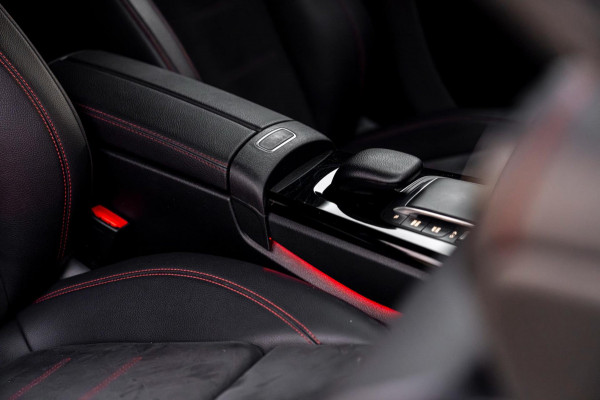 Mercedes-Benz CLA-Klasse 200 163 PK Aut. AMG Night Pakket 360 Camera Pano Sfeerverlichting 18''