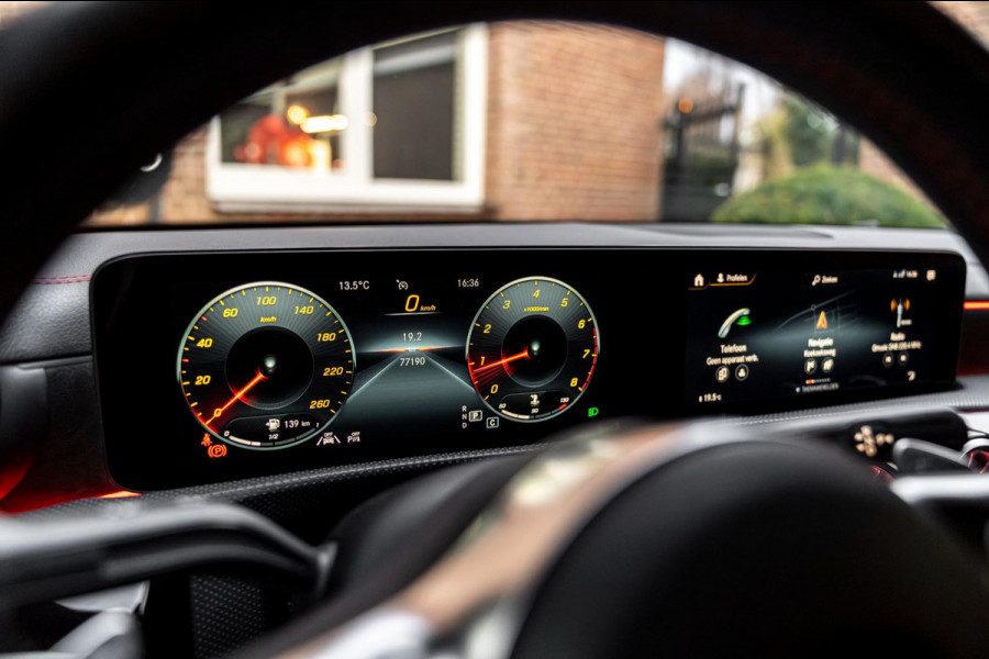 Mercedes-Benz CLA-Klasse 200 163 PK Aut. AMG Night Pakket 360 Camera Pano Sfeerverlichting 18''