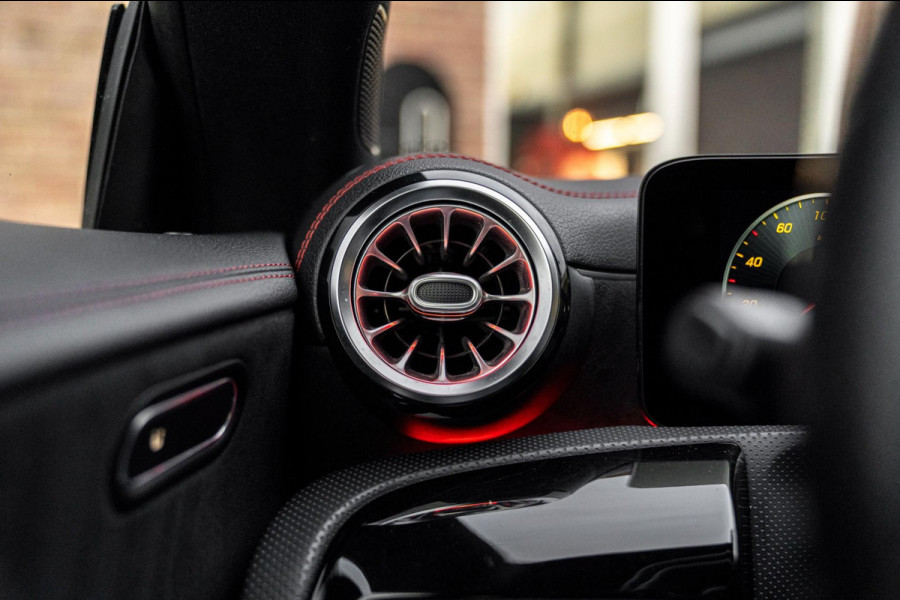 Mercedes-Benz CLA-Klasse 200 163 PK Aut. AMG Night Pakket 360 Camera Pano Sfeerverlichting 18''