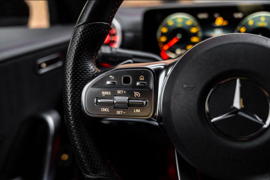 Mercedes-Benz CLA-Klasse 200 163 PK Aut. AMG Night Pakket 360 Camera Pano Sfeerverlichting 18''