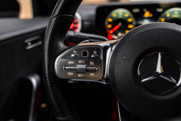 Mercedes-Benz CLA-Klasse 200 163 PK Aut. AMG Night Pakket 360 Camera Pano Sfeerverlichting 18''