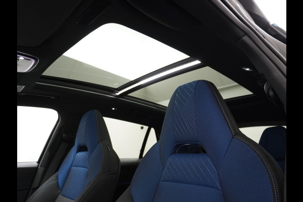 Lynk & Co 01 AUT-7 261pk PHEV Zwarte-Hemel Pano-Schuifdak Lmv 20" 360°Camera Apple Carplay Android Auto Adap.Cruise Navi Pdc Ecc Keyless Led  Elek.Memory.Stoel File assistent Dodehoek detector Elektrisch bedienbare achterklep Rijstrooksensor Wifi Verkeersbord detectie 425Nm koppel 3,7kw laadvermogen 1.800KG-Trekvermogen! €44.880 Nieuwprijs 1e Eigenaar Origineel NLse auto!