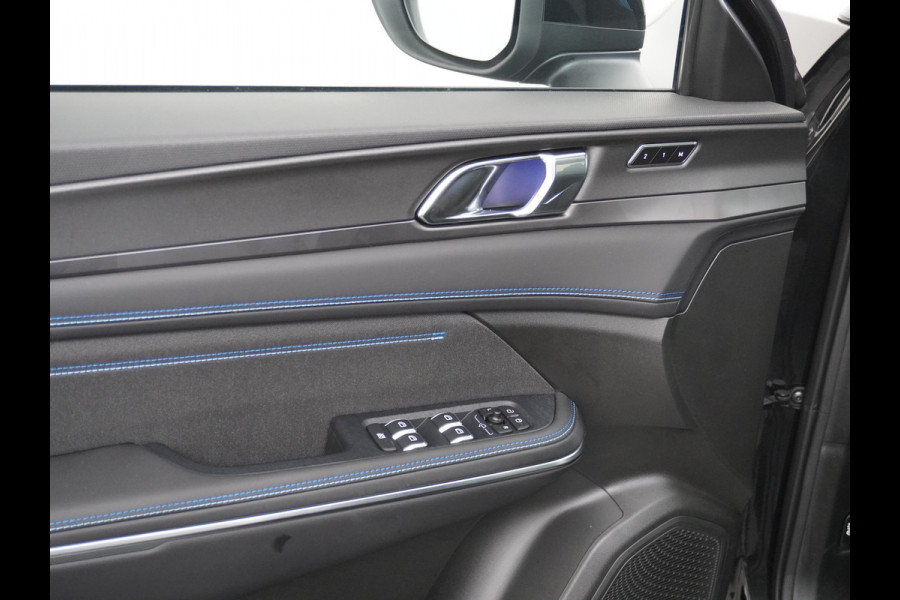 Lynk & Co 01 AUT-7 261pk PHEV Zwarte-Hemel Pano-Schuifdak Lmv 20" 360°Camera Apple Carplay Android Auto Adap.Cruise Navi Pdc Ecc Keyless Led  Elek.Memory.Stoel File assistent Dodehoek detector Elektrisch bedienbare achterklep Rijstrooksensor Wifi Verkeersbord detectie 425Nm koppel 3,7kw laadvermogen 1.800KG-Trekvermogen! €44.880 Nieuwprijs 1e Eigenaar Origineel NLse auto!