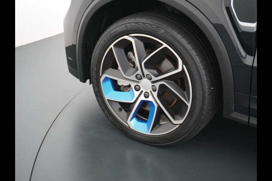 Lynk & Co 01 AUT-7 261pk PHEV Zwarte-Hemel Pano-Schuifdak Lmv 20" 360°Camera Apple Carplay Android Auto Adap.Cruise Navi Pdc Ecc Keyless Led  Elek.Memory.Stoel File assistent Dodehoek detector Elektrisch bedienbare achterklep Rijstrooksensor Wifi Verkeersbord detectie 425Nm koppel 3,7kw laadvermogen 1.800KG-Trekvermogen! €44.880 Nieuwprijs 1e Eigenaar Origineel NLse auto!