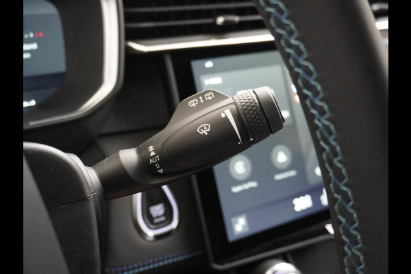 Lynk & Co 01 AUT-7 261pk PHEV Zwarte-Hemel Pano-Schuifdak Lmv 20" 360°Camera Apple Carplay Android Auto Adap.Cruise Navi Pdc Ecc Keyless Led  Elek.Memory.Stoel File assistent Dodehoek detector Elektrisch bedienbare achterklep Rijstrooksensor Wifi Verkeersbord detectie 425Nm koppel 3,7kw laadvermogen 1.800KG-Trekvermogen! €44.880 Nieuwprijs 1e Eigenaar Origineel NLse auto!