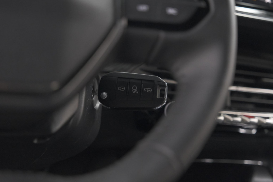 Peugeot 2008 PureTech 100 Allure | Camera | Navigatie | Parkeersensoren | Apple Carplay