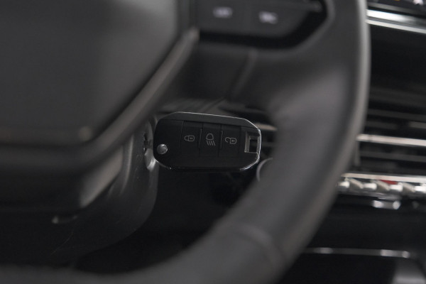 Peugeot 2008 PureTech 100 Allure | Camera | Navigatie | Parkeersensoren | Apple Carplay