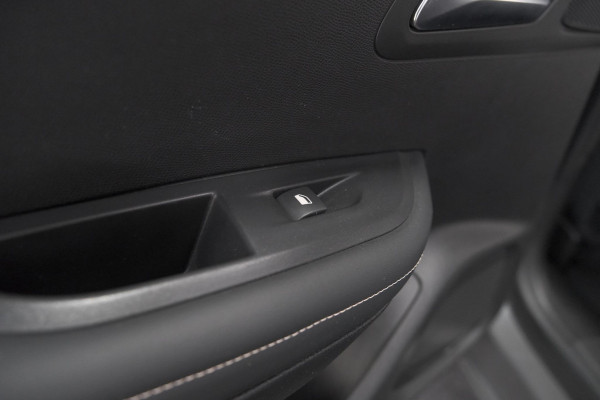 Peugeot 2008 PureTech 100 Allure | Camera | Navigatie | Parkeersensoren | Apple Carplay