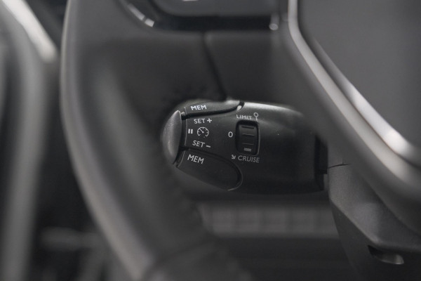 Peugeot 2008 PureTech 100 Allure | Camera | Navigatie | Parkeersensoren | Apple Carplay