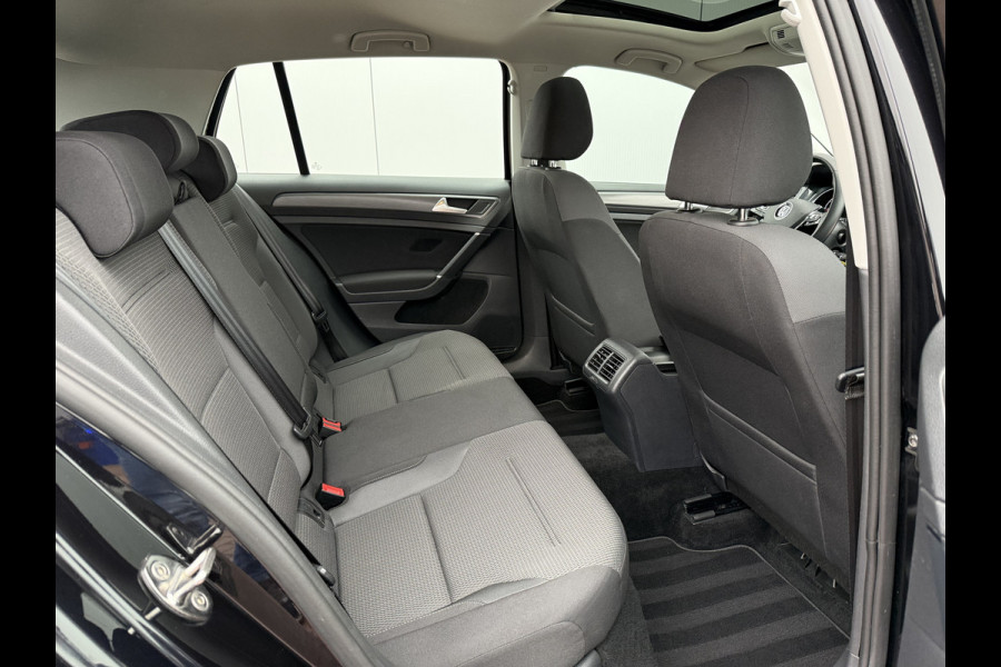 Volkswagen Golf 1.5 TSI ACT 130pk | Pano dak | Full Led