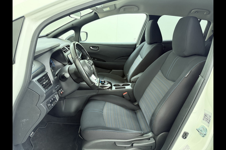 Nissan Leaf Acenta 40kWh Navi Camera Adap.Cruise Apple Carplay Android Ecc SOH 88% DAB Stuur-Stoel-Achterbankverwarming Lmv Privacy Glas Rijstrooksensor Origineel Nederlandse Auto 1e Eigenaar