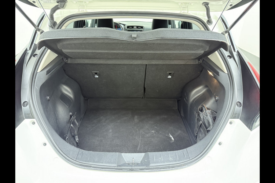 Nissan Leaf Acenta 40kWh Navi Camera Adap.Cruise Apple Carplay Android Ecc SOH 88% DAB Stuur-Stoel-Achterbankverwarming Lmv Privacy Glas Rijstrooksensor Origineel Nederlandse Auto 1e Eigenaar