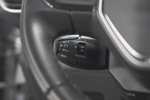 Peugeot 3008 PureTech 130 EAT8 GT Line | Trekhaak | Camera | Navigatie | Apple Carplay | Parkeersensoren