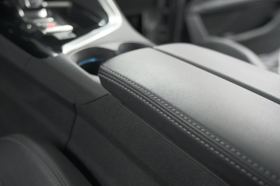 Peugeot 3008 PureTech 130 EAT8 GT Line | Trekhaak | Camera | Navigatie | Apple Carplay | Parkeersensoren