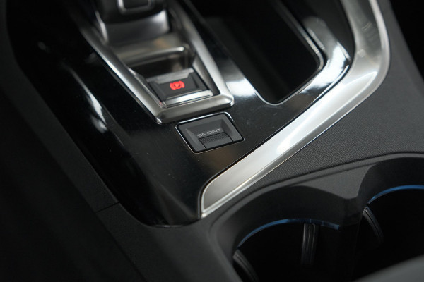 Peugeot 3008 PureTech 130 EAT8 GT Line | Trekhaak | Camera | Navigatie | Apple Carplay | Parkeersensoren