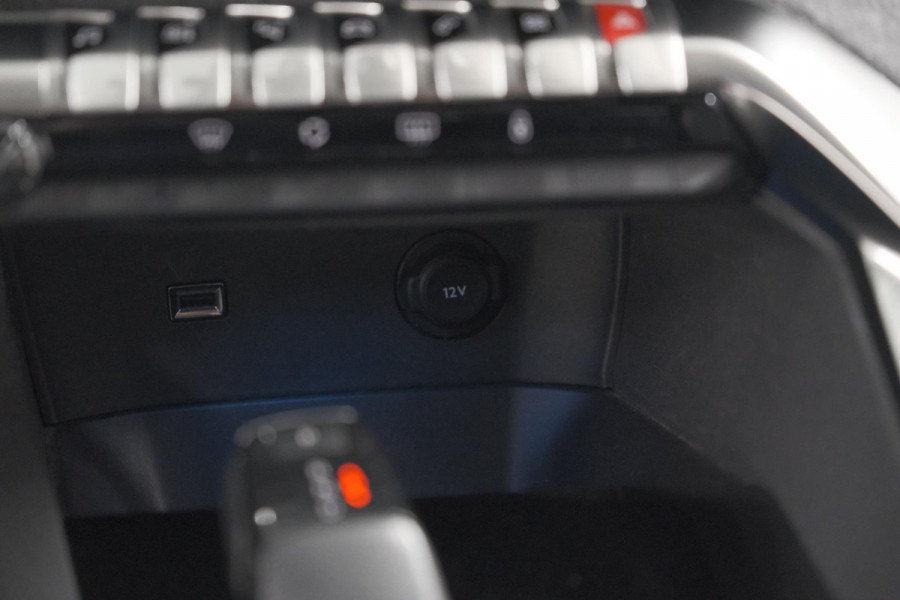 Peugeot 3008 PureTech 130 EAT8 GT Line | Trekhaak | Camera | Navigatie | Apple Carplay | Parkeersensoren