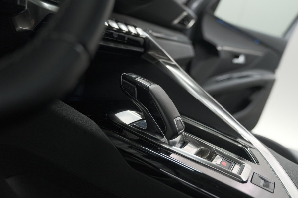 Peugeot 3008 PureTech 130 EAT8 GT Line | Trekhaak | Camera | Navigatie | Apple Carplay | Parkeersensoren