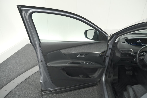 Peugeot 3008 PureTech 130 EAT8 GT Line | Trekhaak | Camera | Navigatie | Apple Carplay | Parkeersensoren