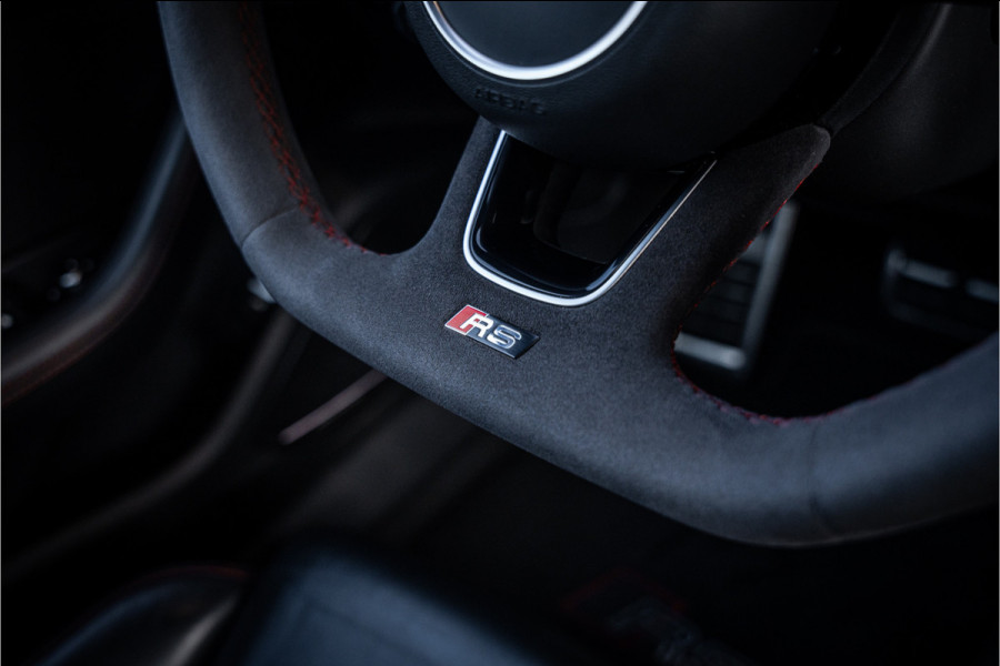 Audi RS4 Avant 2.9 TFSI quattro - Panorama | B&O | Carbon | Alcantara | Massage  | Memory