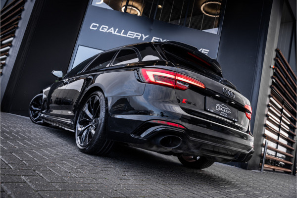 Audi RS4 Avant 2.9 TFSI quattro - Panorama | B&O | Carbon | Alcantara | Massage  | Memory