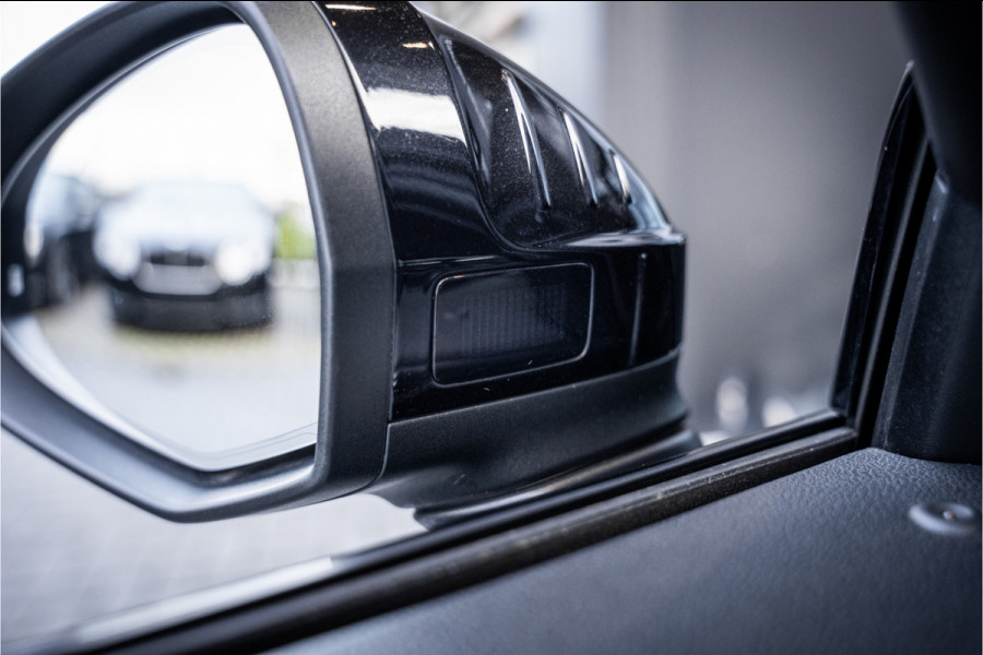 Audi RS4 Avant 2.9 TFSI quattro - Panorama | B&O | Carbon | Alcantara | Massage  | Memory