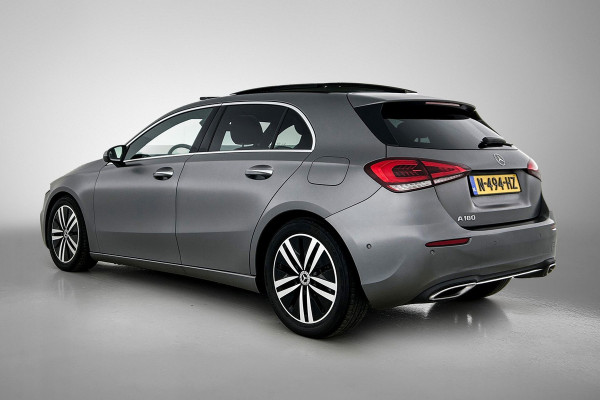 Mercedes-Benz A-Klasse 180 Solution Luxury (SFEERVERLICHTING, PANORAMADAK, ELEKT. STOELEN, ADAPTIVE CRUISE, CAMERA, 1e EIGENAAR)