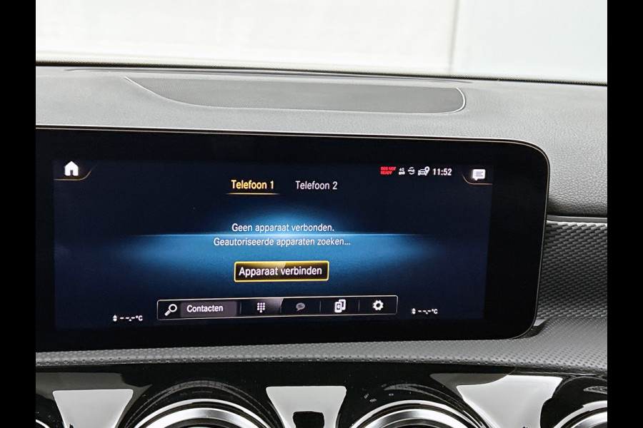 Mercedes-Benz A-Klasse 180 Solution Luxury (SFEERVERLICHTING, PANORAMADAK, ELEKT. STOELEN, ADAPTIVE CRUISE, CAMERA, 1e EIGENAAR)