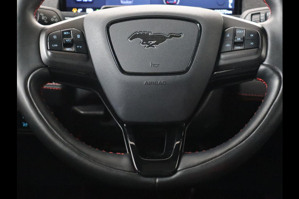 Ford Mustang Mach-E AWD 75 kWh | Panoramadak | 360 Camera | Leder | Stoelverwarming | Adaptive cruise | Carplay | Park Assist | Navigatie | Full LED | B&O Sound