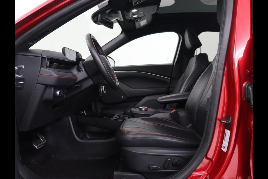 Ford Mustang Mach-E AWD 75 kWh | Panoramadak | 360 Camera | Leder | Stoelverwarming | Adaptive cruise | Carplay | Park Assist | Navigatie | Full LED | B&O Sound