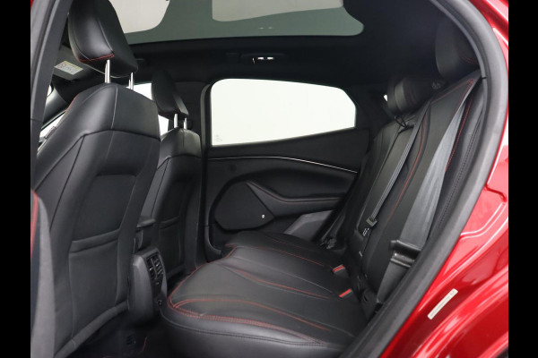 Ford Mustang Mach-E AWD 75 kWh | Panoramadak | 360 Camera | Leder | Stoelverwarming | Adaptive cruise | Carplay | Park Assist | Navigatie | Full LED | B&O Sound