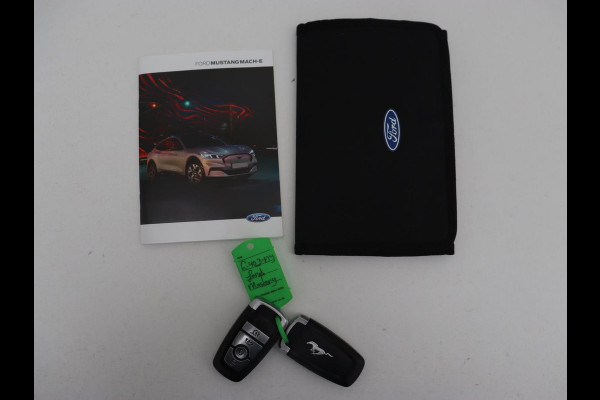 Ford Mustang Mach-E AWD 75 kWh | Panoramadak | 360 Camera | Leder | Stoelverwarming | Adaptive cruise | Carplay | Park Assist | Navigatie | Full LED | B&O Sound