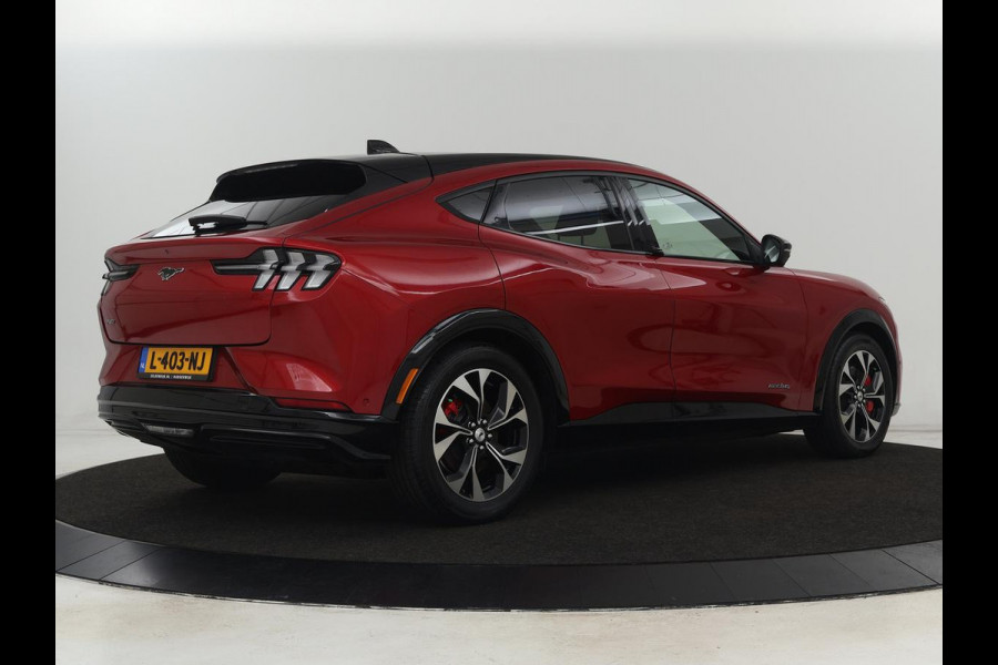 Ford Mustang Mach-E AWD 75 kWh | Panoramadak | 360 Camera | Leder | Stoelverwarming | Adaptive cruise | Carplay | Park Assist | Navigatie | Full LED | B&O Sound