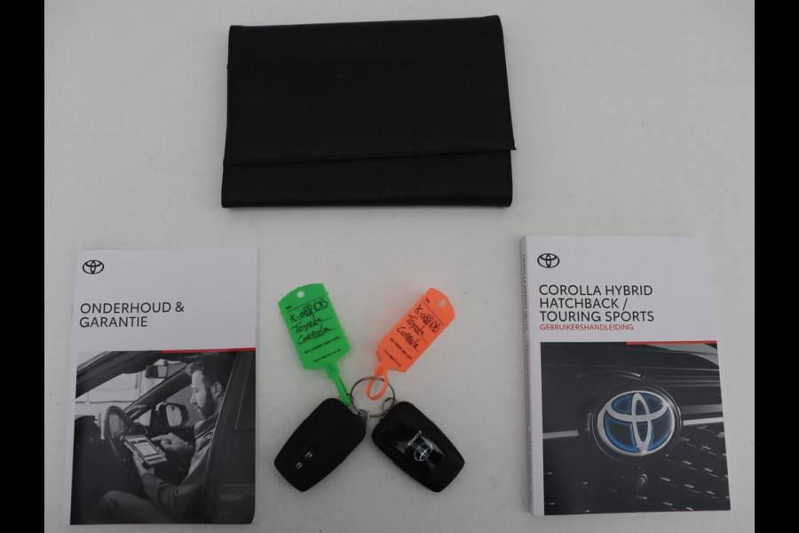 Toyota Corolla 1.8 Hybrid Business Plus | Stoelverwarming | Carplay | Adaptive cruise | Camera | Full LED | Climate control | Keyless | Digital Cockpit | Bluetooth