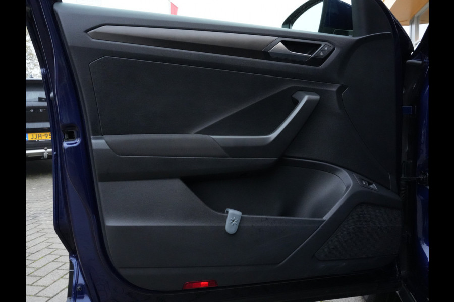 Volkswagen T-Roc 1.5 TSI Style Business | Panodak | Navigatie | Climate Control | Android/Apple Carplay