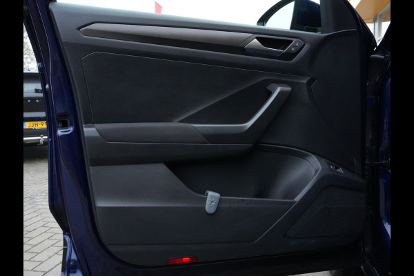 Volkswagen T-Roc 1.5 TSI Style Business | Panodak | Navigatie | Climate Control | Android/Apple Carplay
