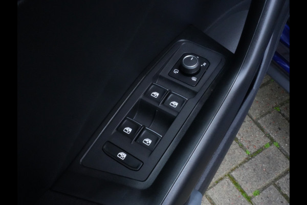 Volkswagen T-Roc 1.5 TSI Style Business | Panodak | Navigatie | Climate Control | Android/Apple Carplay