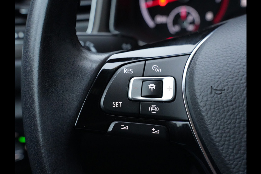 Volkswagen T-Roc 1.5 TSI Style Business | Panodak | Navigatie | Climate Control | Android/Apple Carplay