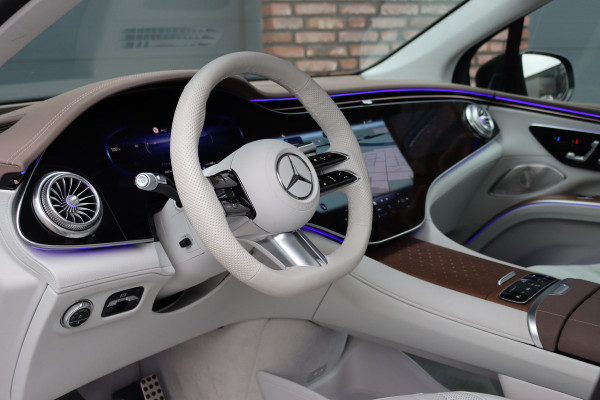 Mercedes-Benz EQS SUV 450 4MATIC AMG Line 118 kWh | Facelift | Hyperscreen | Achterasbesturing | Airmatic | Distronic+ | Massage | Burmester | Trekhaak | Verwarmd Stuurwiel | HUD | Stoelventilatie |