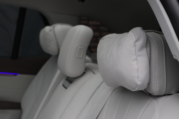 Mercedes-Benz EQS SUV 450 4MATIC AMG Line 118 kWh | Facelift | Hyperscreen | Achterasbesturing | Airmatic | Distronic+ | Massage | Burmester | Trekhaak | Verwarmd Stuurwiel | HUD | Stoelventilatie |