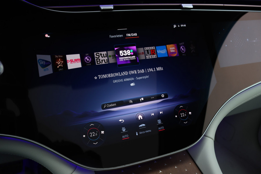 Mercedes-Benz EQS SUV 450 4MATIC AMG Line 118 kWh | Facelift | Hyperscreen | Achterasbesturing | Airmatic | Distronic+ | Massage | Burmester | Trekhaak | Verwarmd Stuurwiel | HUD | Stoelventilatie |