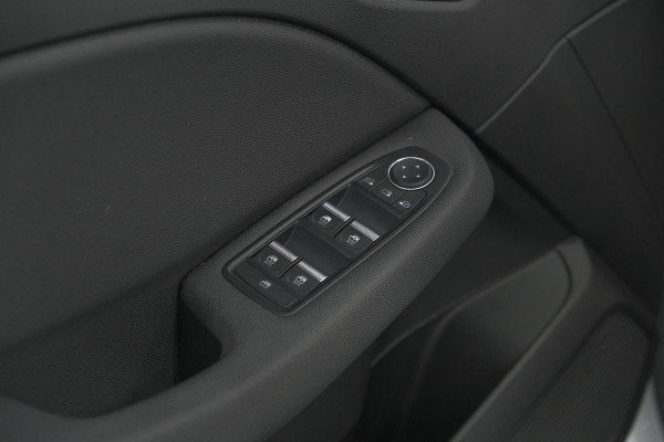 Renault Clio TCe 130 EDC Intens | Rondom Camera | Apple Carplay | Parkeersensoren | Climate Control