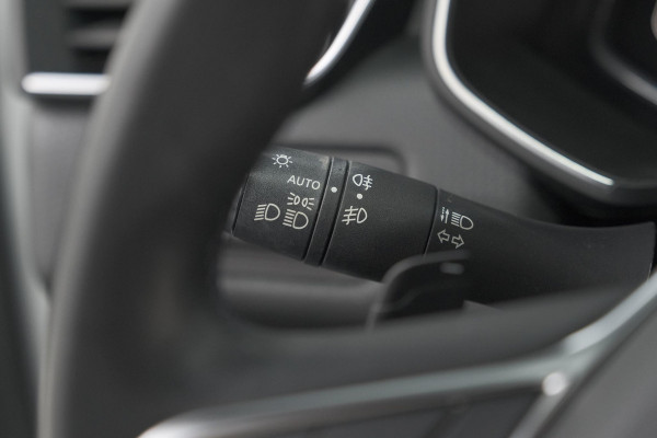 Renault Clio TCe 130 EDC Intens | Rondom Camera | Apple Carplay | Parkeersensoren | Climate Control