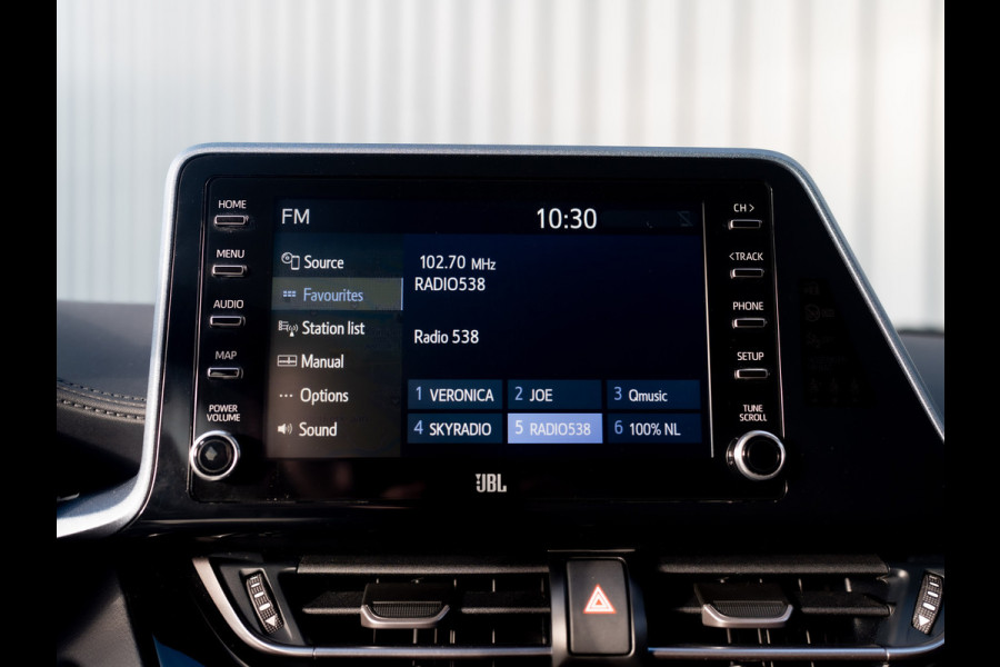 Toyota C-HR 1.8 Hybrid First Edition | JBL | LED koplampen | BSM | Navi | PDC V&A | Prijs Rijklaar!!